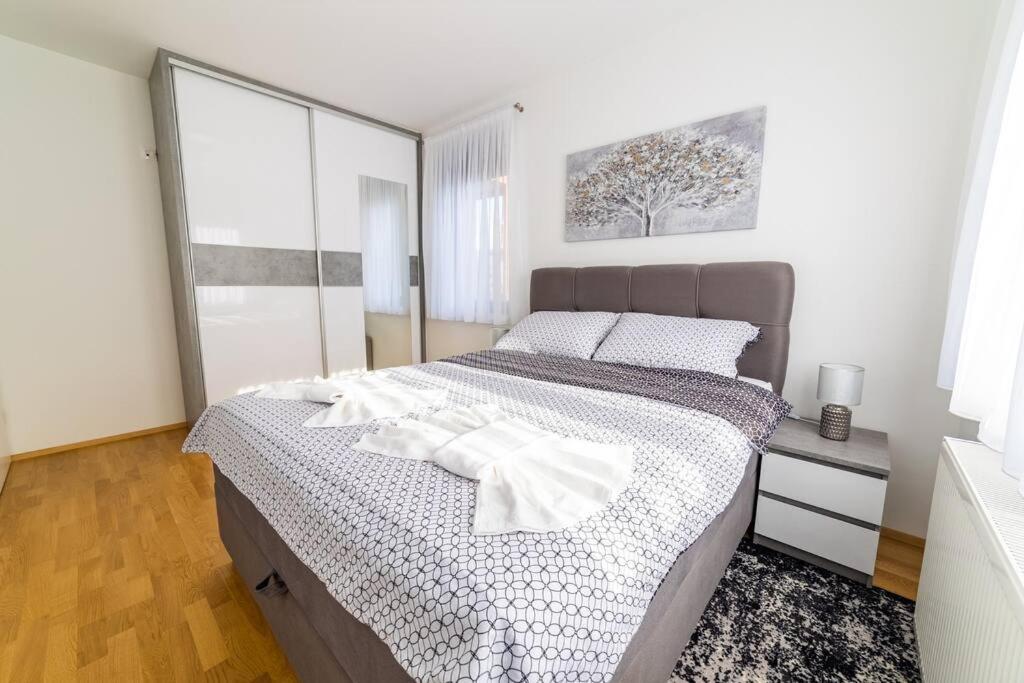 Apartman Lux Self Check-In Virovitica Exterior photo