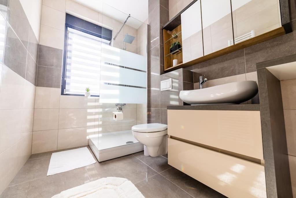 Apartman Lux Self Check-In Virovitica Exterior photo